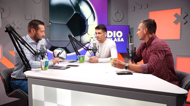 W szóstym odcinku programu "Studio Ekstraklasa" gośćmi Sebastiana Staszewskiego byli Bartosz Kapustka i Sławomir Peszko.