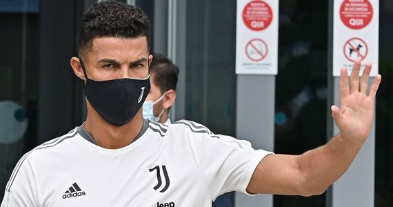 ​Cristiano Ronaldo oficjalnie został ponownie piłkarzem Manchesteru United - poinformował we wtorek angielski klub. Już w ubiegłym tygodniu "ManU" porozumiał się z Juventusem Turynem w kwestii pozyskania Portugalczyka, a w poniedziałek przeszedł on testy medyczne.


