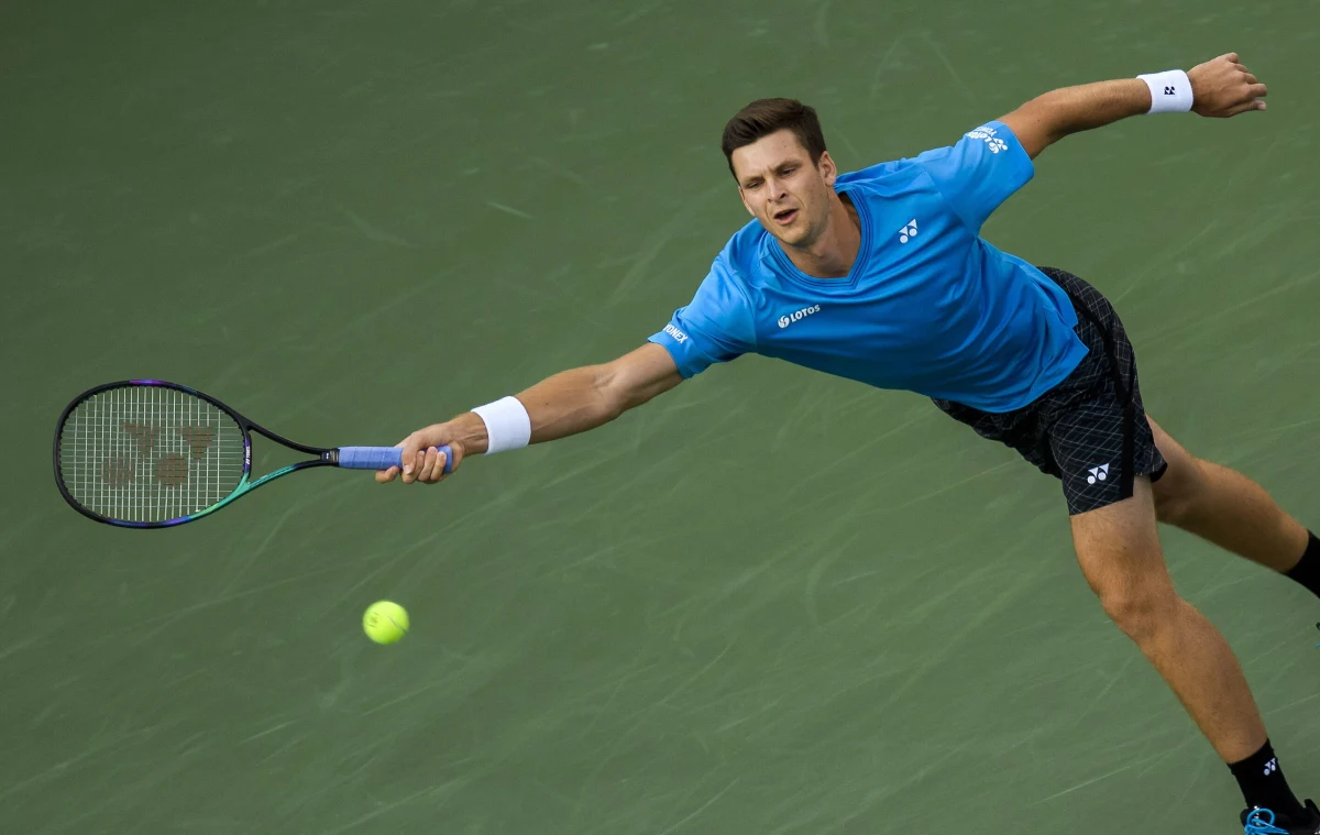 Rozstawiony z numerem 10. Hubert Hurkacz pewnie awansował do drugiej rundy wielkoszlemowego turnieju US Open. Tenisista z Wrocławia pokonał na otwarcie w Nowym Jorku Białorusina Jegora Gierasimowa 6:3, 6:4, 6:3. "Dobrze serwowałem i returnowałem. Kontrolowałem większość wymian" - podsumował to spotkanie polski tenisista.