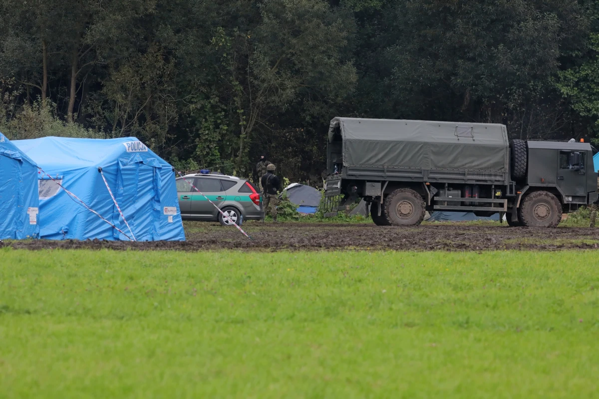 "Zdecydowałem o wysłaniu kolejnych transportów z pomocą rzeczową na przejścia graniczne z Białorusią" - poinformował wieczorem premier Mateusz Morawiecki. Jak podkreślił, Polska liczy na zmianę postawy władz swojego wschodniego sąsiada.