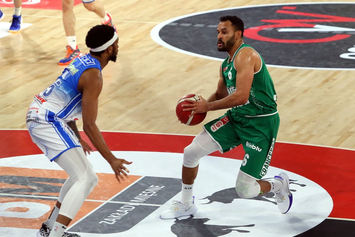 Już dziś na dobre rozpocznie się koszykarski sezon w Polsce. Jak zawsze symbolicznie otwiera go mecz o Superpuchar. W hali Aqua Zdrój w Wałbrzychu o trofeum im. Adama Wójcika powalczą mistrz Polski Arged BM Stal Ostrów Wielkopolski oraz zdobywca Suzuki Pucharu Polski Enea Zastal BC Zielona Góra. 