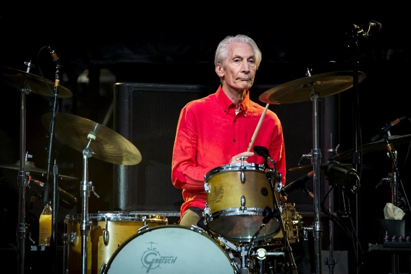 24 sierpnia w muzyce zakończyła się pewna epoka - odszedł Charlie Watts. W #68 Pełni Bluesa na tapet bierzemy single The Rolling Stones, w których pierwsze skrzypce (a właściwie bębny) grał właśnie on. Powiemy też o jazzowej fascynacji zmarłego perkusisty. Co poza tym? Nowy singel Fantastic Negrito, który to postanowił pomóc ofiarom pożarów w Kalifornii.