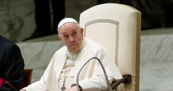 "Nigdy nie przyszło mi do głowy, by podać się do dymisji" - powiedział papież Franciszek hiszpańskiemu radiu katolickiemu Cope. 