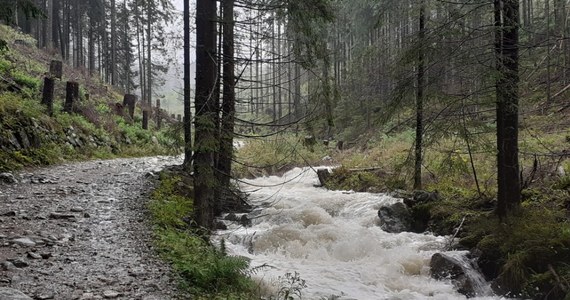 Uwaga turyści! Wiele szlaków w Tatrach jest zalanych wodą. Wezbrane potoki zatopiły również te trasy najbardziej uczęszczane przez turystów.