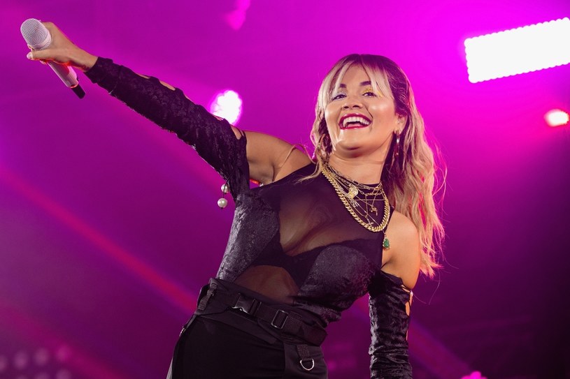 Rita Ora kolejny raz zachwyciła fanów swoimi zdjęciami. 30-letnia wokalistka opublikowała fotografie w bikini, a w komentarzach wysypały się komplementy. 