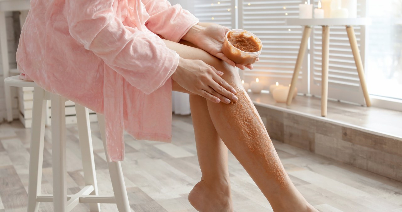 Przynieś z parku, zmiel i nałóż na skórę. Nogi będą gładkie i wolne od obrzęków