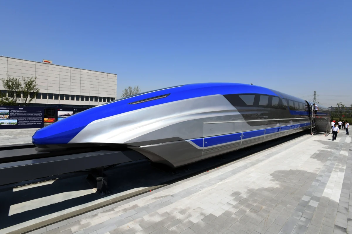 Chiny zaprezentowały nowy prototyp szybkiego pociągu. Maglev może osiągnąć prędkość nawet 620 km na godzinę. 