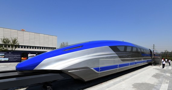 Chiny zaprezentowały nowy prototyp szybkiego pociągu. Maglev może osiągnąć prędkość nawet 620 km na godzinę. 