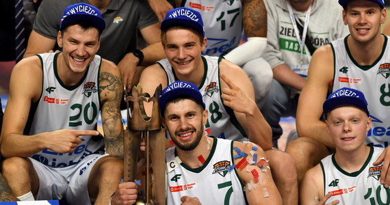 Koszykarze Enea Zastalu BC Zielona Góra pokonali w Wałbrzychu w meczu o Suzuki Superpuchar Polski mistrza kraju Arged BM Slam Stal Ostrów Wlkp. 84:69 (17:14, 19:18, 23:22, 25:15) i po raz trzeci zdobyli to trofeum, które od 2018 r. nosi imię Adama Wójcika.