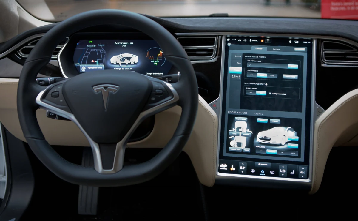 Amerykańska agencja bezpieczeństwa ruchu drogowego (NHTSA) poinformowała w środę o 12. wypadku samochodu Tesli z systemem zaawansowanego wspomagania kierowcy podczas jazdy.