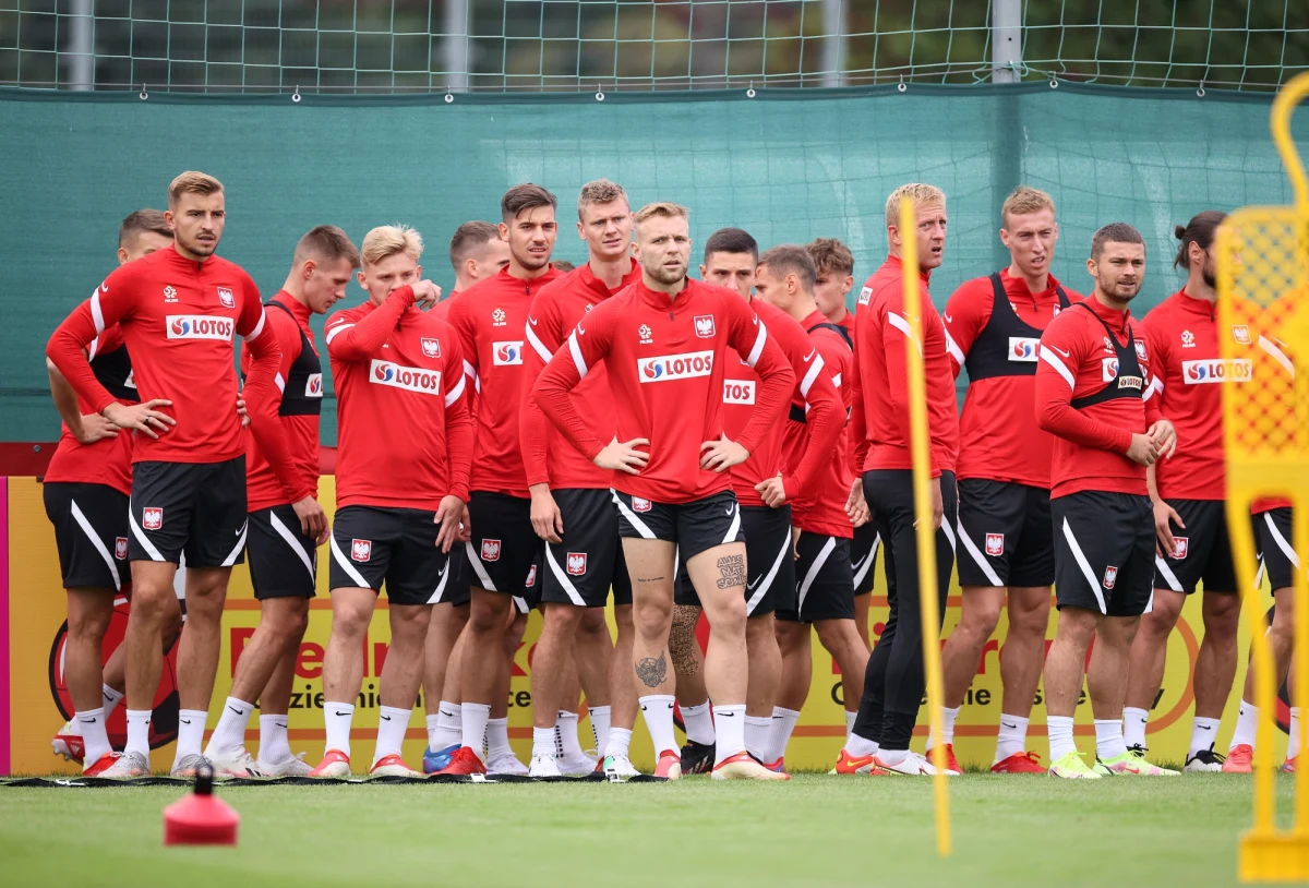 Polscy piłkarze, po nieudanym występie w mistrzostwach Europy, wznawiają rywalizację w eliminacjach mundialu. Dzisiaj o godz. 20.45 podejmą Albanię na PGE Narodowym, na którym nie grali od prawie dwóch lat. Są faworytami, ale muszą uważać na dobrze zorganizowaną defensywę rywali.