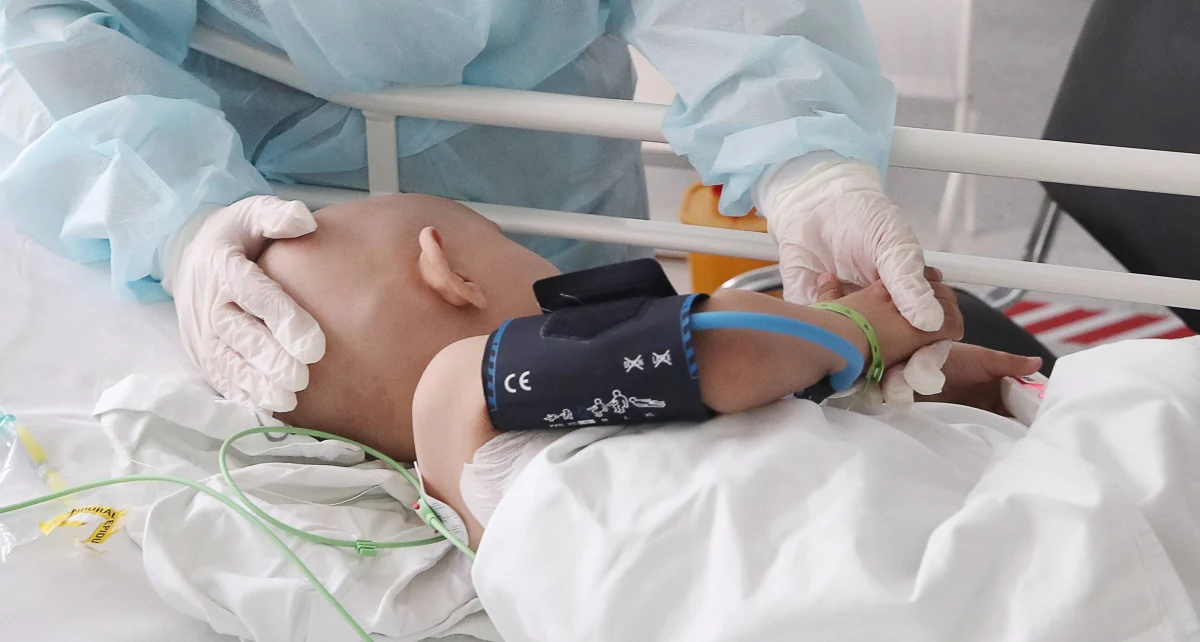 ​Dzieci czekające na przeszczep organów w Wenezueli umierają. Po tym jak kilka lat temu rząd zawiesił część transplantacji, umarła ponad setka najmłodszych. Reżim Nicolasa Maduro wini za to sankcje nałożone przez Stany Zjednoczone, aktywiści wskazują na to, że program został zawieszony już wcześniej.