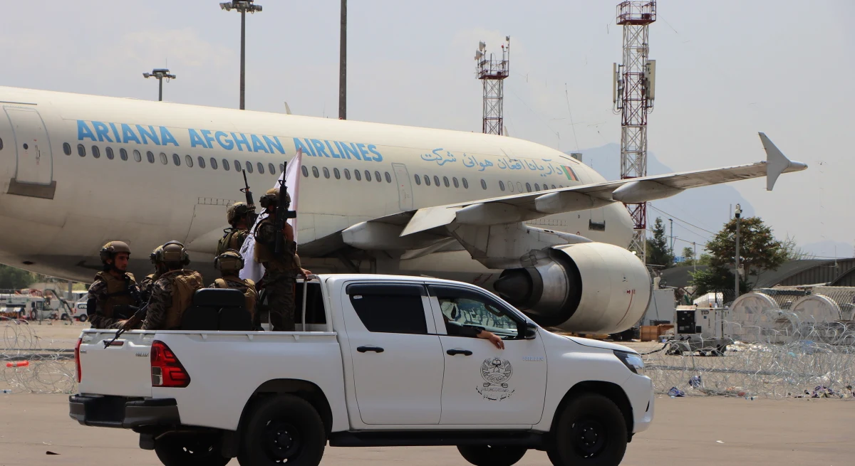 W piątek na lotnisku w Kabulu zostanie wznowiony krajowy ruch lotniczy - poinformowała telewizja w czwartek Al-Dżazira, powołująca się na przedstawiciela afgańskich władz lotniczych. Wznowienie lotów międzynarodowych "zajmie trochę czasu" - dodaje stacja.