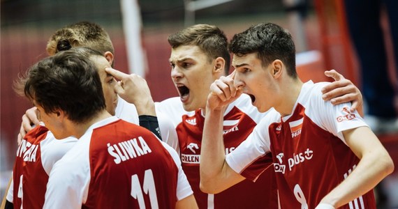 Campeonato de Voleibol U19.  Final: Polonia – Bulgaria.  El partido continúa