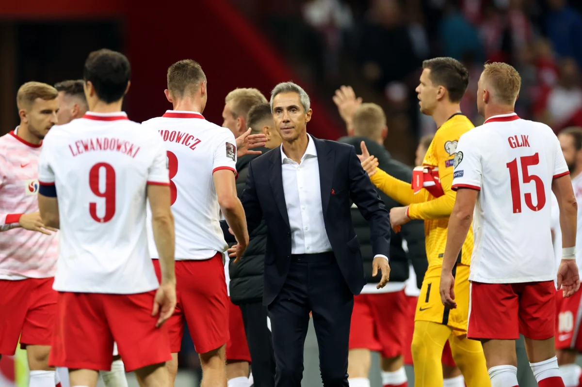Trener polskich piłkarzy Paulo Sousa przyznał po zwycięstwie nad Albanią 4:1 w eliminacjiach MŚ w Warszawie, że spodziewał się problemów ze strony rywali, bo to spójny zespół. "W pierwszej połowie graliśmy zbyt daleko od siebie, musimy być silniejsi w środku boiska" - dodał.
