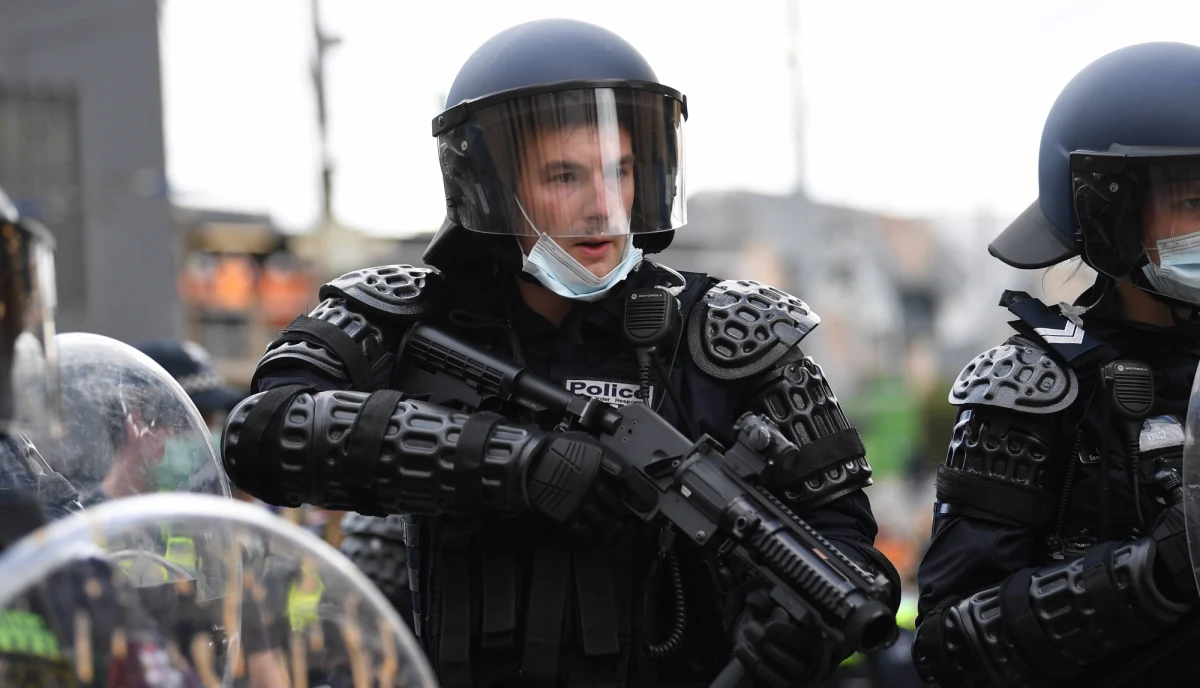 Nowozelandzka policja zastrzeliła w Auckland mężczyznę, który w piątek wszedł do supermarketu i ranił kilka osób. Według służb ratunkowych napastnik zranił co najmniej sześć osób, trzy z nich są w stanie krytycznym.