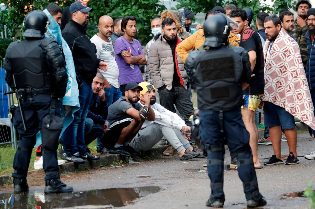 "Szacuje się, że kilka tysięcy migrantów cały czas znajduje się na terenie przygranicznym po stronie białoruskiej, szukając możliwości wejścia na teren UE" - mówi RMF FM Wojciech Konończuk, wicedyrektor Ośrodka Studiów Wschodnich w Warszawie. O przyczynach kryzysu, perspektywach jego zakończenia, mechanizmach, jakimi posługuje się białoruski reżim oraz nadchodzących ćwiczeniach Zapad rozmawiał z nim Paweł Balinowski.