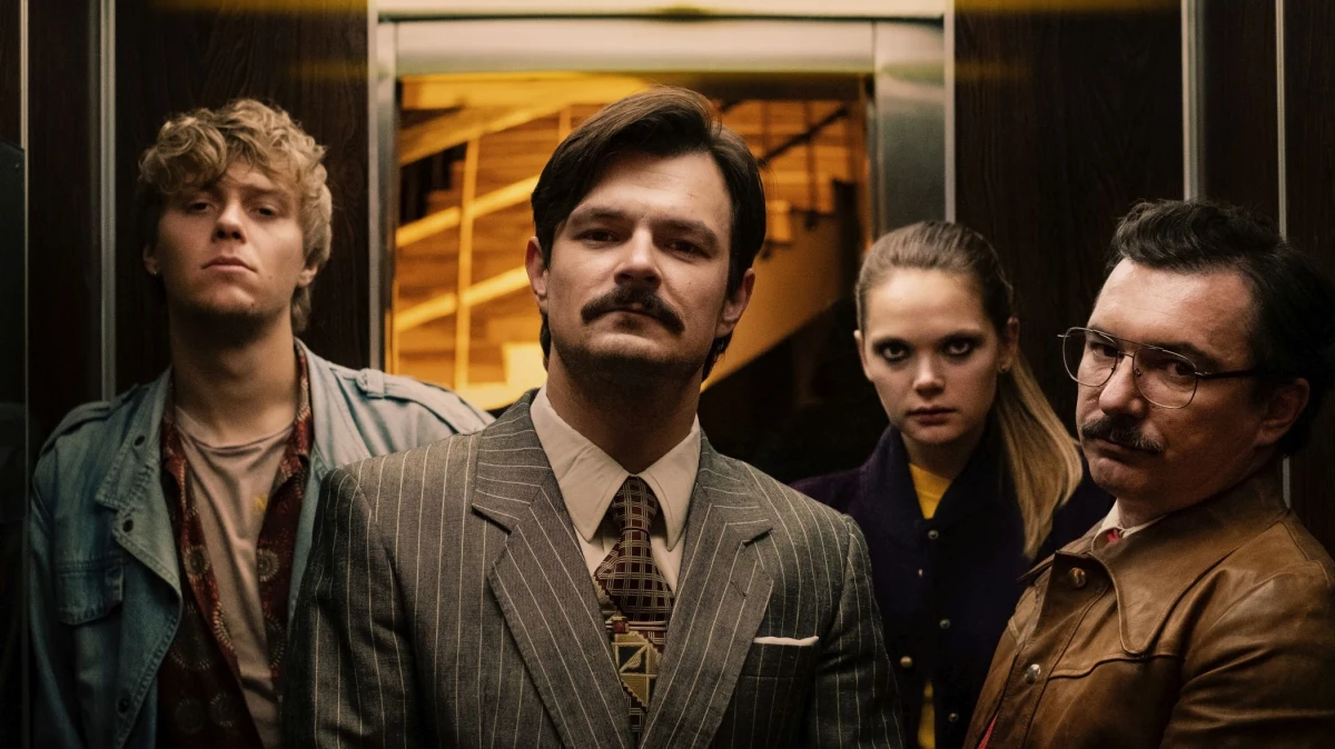 Balował jak „Wilk z Wall Street”, kibicowała mu cała Polska! Już 17 września na ekrany kin wejdzie film „Najmro. Kocha, kradnie, szanuje” - komedia akcji inspirowana życiem Zdzisława Najmrodzkiego - legendarnego „króla ucieczek”, który wymknął się organom ścigania aż 29 razy. To jednak przede wszystkim wciągające love story w gwiazdorskiej obsadzie.