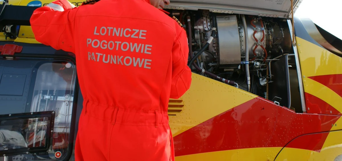 Lądowanie śmigłowca Lotniczego Pogotowia Ratunkowego na Placu Konstytucji w Warszawie. LPR wezwano do wypadku motocyklisty, bo w stolicy brakuje karetek.