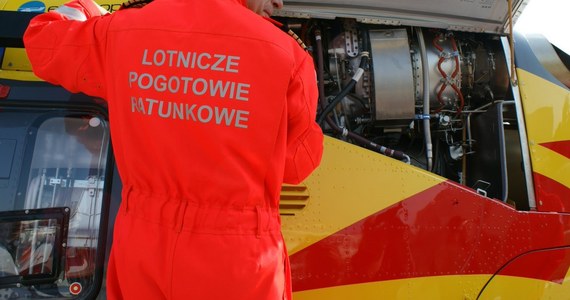 Lądowanie śmigłowca Lotniczego Pogotowia Ratunkowego na Placu Konstytucji w Warszawie. LPR wezwano do wypadku motocyklisty, bo w stolicy brakuje karetek.