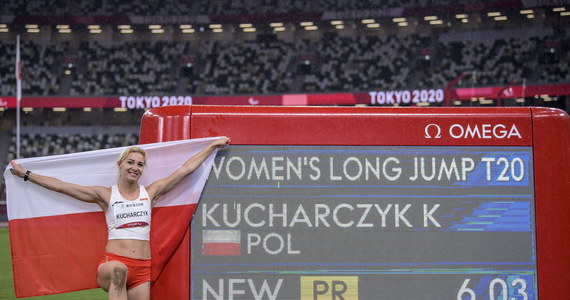 ​Karolina Kucharczyk wygrała konkurs skoku w dal (klasa T20) i ustanowiła rekord paraolimpijski 6,03 m. To 23. medal zdobyty przez polskich sportowców w Tokio. Powtórzyła osiągnięcie z Londynu, zaś w Rio de Janeiro była druga w tej konkurencji.