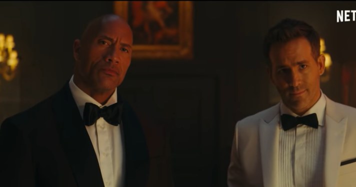 "Czerwona nota" zadebiutuje na platformie Netflix już 12 listopada. Będzie to najdroższa produkcja w historii tego giganta streamingowego. W filmie wystąpią m.in. Gal Gadot, Dwayne Johnson oraz Ryan Reynolds. Netflix właśnie opublikował zwiastun tego filmowego widowiska!