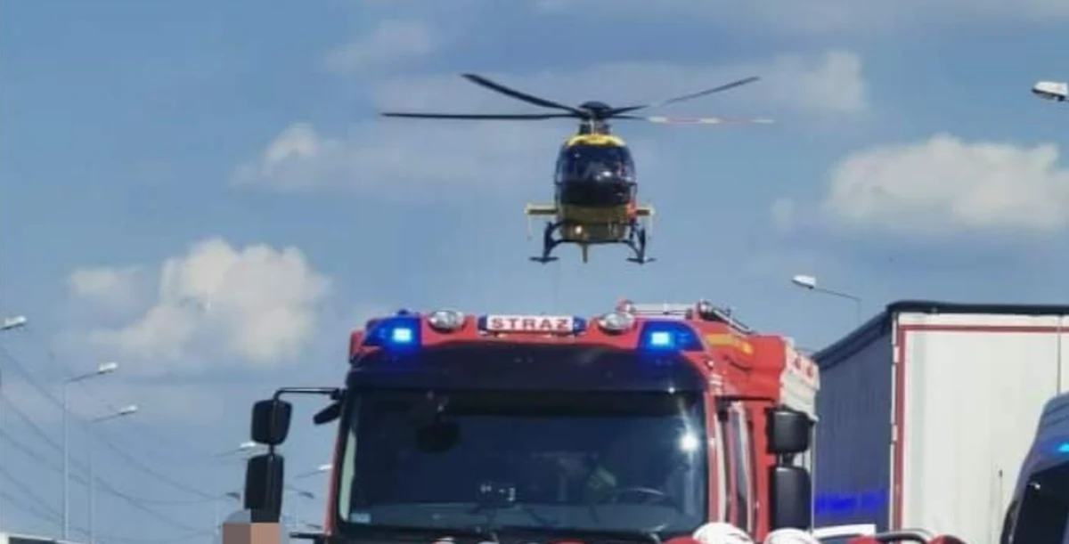 Trzy osoby zostały ranne w zderzeniu busa i tira na autostradzie A4 w Targowisku. Jezdnia w kierunku Rzeszowa została już odblokowana – informuje policja. Utrudnienia w miejscu wypadku jednak mogą potrwać nawet 2 godziny. Policja kieruje na objazd.