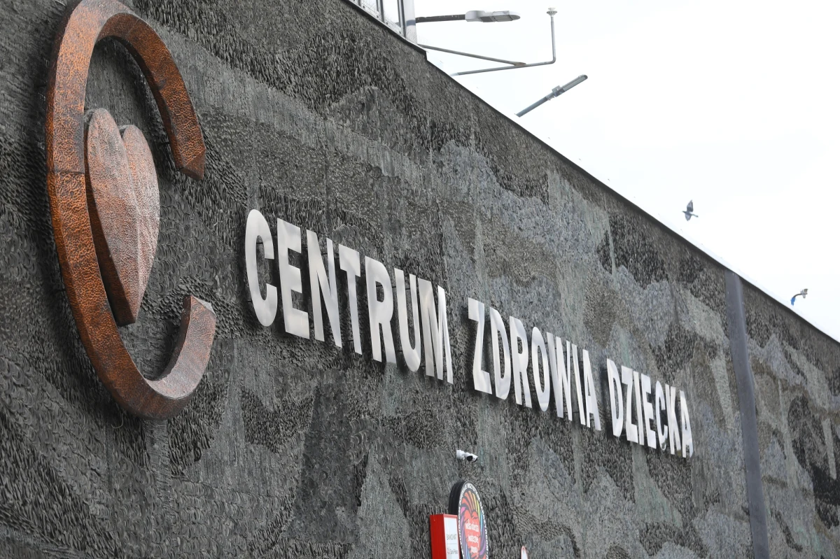 Lekarze potwierdzili śmierć mózgu u sześcioletniego Afgańczyka, który zatruł się grzybami w ośrodku dla cudzoziemców w Dębaku. Stwierdzono zgon dziecka - poinformował Instytut "Pomnik-Centrum Zdrowia Dziecka" (IPCZD). W czwartek zmarł młodszy, pięcioletni chłopiec.