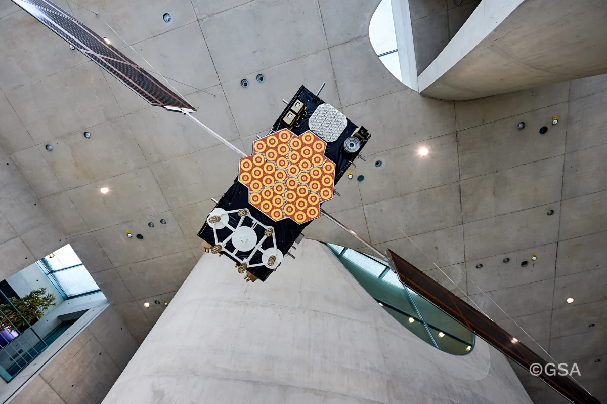 Masz "kosmiczny pomysł", projekt produktu "nie z tej ziemi"? Europejska Agencja ds. Programów Kosmicznych (EUSPA) zaprasza do udziału w konkursie #myEUspace, na nowe technologie kosmiczne z Europy. "Od 1 września przyjmujemy aplikacje od firm czy zespołów, które mają dopiero tylko pomysł i zastanawiają się, jak ten pomysł zrealizować oraz przedsiębiorców, którzy mają np. prototyp, albo dużo bardziej zaawansowany pomysł, są blisko wejścia na rynek, ale jeszcze brakuje im ekspertyzy, albo funduszy. W ramach tego konkursu można wygrać od 10 do 15 tysięcy euro na zespół, czy na pomysł” - mówi RMF FM Justyna Redełkiewicz z EUSPA. Więcej na temat tego konkursu będzie można się dowiedzieć m.in. podczas 7. edycji zawodów łazików marsjańskich European Rover Challenge w Kielcach 10-12 września.