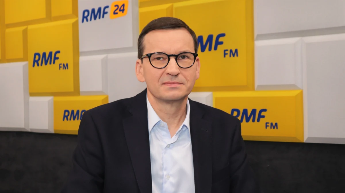 "Jeżeli będzie trzeba, to te 30 dni zostanie przedłużone" - tak o stanie wyjątkowym wprowadzony na granicy z Białorusią mówił premier Mateusz Morawiecki, Gość Krzysztofa Ziemca w RMF FM. "Nie zakładam tego dzisiaj, ale nie wykluczam takiej ewentualności - to jest moje zobowiązanie wobec obywateli, musimy bronić granicy" - zapewnił szef rządu. 