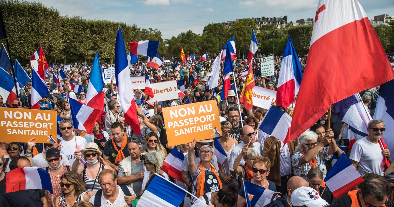 Demonstracje przeciw paszportom sanitarnym we Francji