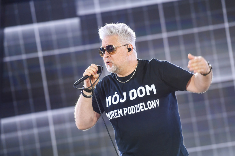 Artur Gadowski wraz zespołem IRA wystąpił podczas drugiego dnia festiwalu w Opolu. Na scenę założył koszulkę z wymownym napisem. 
