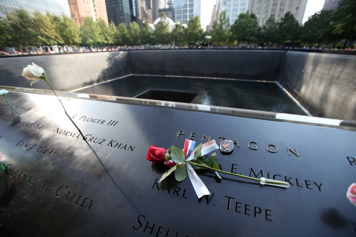 Pracowników amerykańskich służb, które w 2001 r. jako pierwsze reagowały na zamach na WTC, do dziś prześladują choroby układu oddechowego, trawiennego, nowotwory i zaburzenia psychiczne. Wielu z nich umarło - podsumowują naukowcy po analizie danych medycznych dotyczących tej grupy.