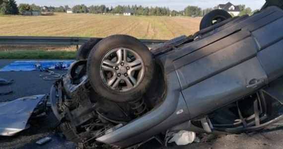 Do tragicznego w skutkach wypadku doszło w miejscowości Zagrody w woj. lubelskim na drodze krajowej nr 19. Samochód osobowy wypadł z jezdni i dachował. Zginęły trzy osoby.