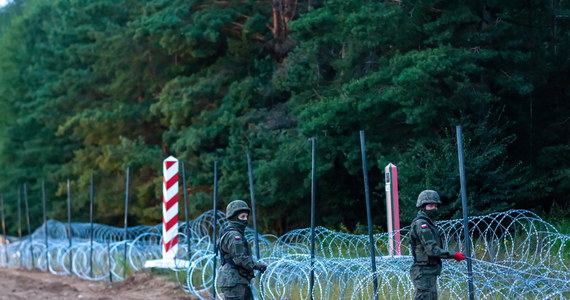 Straż Graniczna udaremniła wczoraj 200 prób nielegalnego przekroczenia granicy z Białorusi do Polski. Funkcjonariusze zatrzymali siedmiu nielegalnych imigrantów, obywateli Iraku - podała dziś Straż Graniczna. Dwóch Polaków i obywatel Syrii zostało zatrzymanych za pomocnictwo.