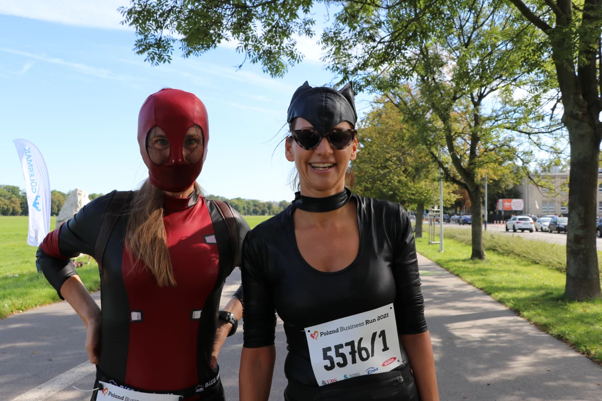 28,5 tys. biegaczy wzięło udział w 10. Poland Business Run po to, aby pomóc ponad 100 osobom z niepełnosprawnościami układu ruchu. Z powodu pandemii bieg odbywał się w zmienionej formule. Każdy uczestnik biegł sam, wyznaczoną przez siebie trasą i o dowolnej porze.