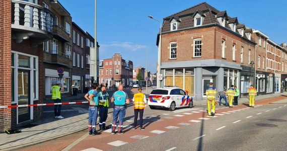 Z powodu podejrzanego pakunku zostawionego na ulicy policja ewakuowała mieszkańców piętnastu domów w mieście Hoensbroek (gmina Heerlen) na południu Holandii. Funkcjonariusze informują, że istnieje "realne zagrożenie eksplozją”.