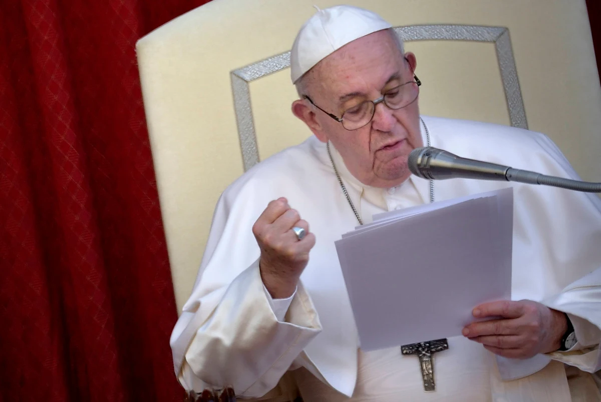 Papież Franciszek zaapelował o przyjmowanie uchodźców z Afganistanu i zapewnienie im ochrony. Zapewnił także o swej modlitwie o to, aby młodzi Afgańczycy mogli się uczyć, a wszyscy obywatele tego kraju żyli w pokoju i braterstwie.