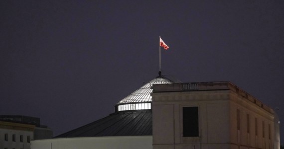 Sejm zajmujący się rozporządzeniem w sprawie stanu wyjątkowego oraz duży protest pracowników ochrony zdrowia. To wydarzenia, które zdominują nadchodzący tydzień w polityce.