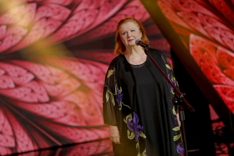 Stanisława Celińska, polska aktorka i wokalistka, wystąpiła w Opolu. Na 58. Krajowym Festiwalu Polskiej Piosenki wykonała wymowną piosenkę "Niech minie złość".