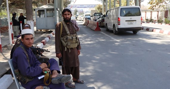 Talibowie nie pozwalają wylecieć z afgańskiego lotniska obywatelom USA i ich afgańskim sojusznikom. Trzymają ich jako zakładników – informuje Michael McCaul, czołowy Republikanin zasiadający w komisji spraw zagranicznych Izby Reprezentantów.