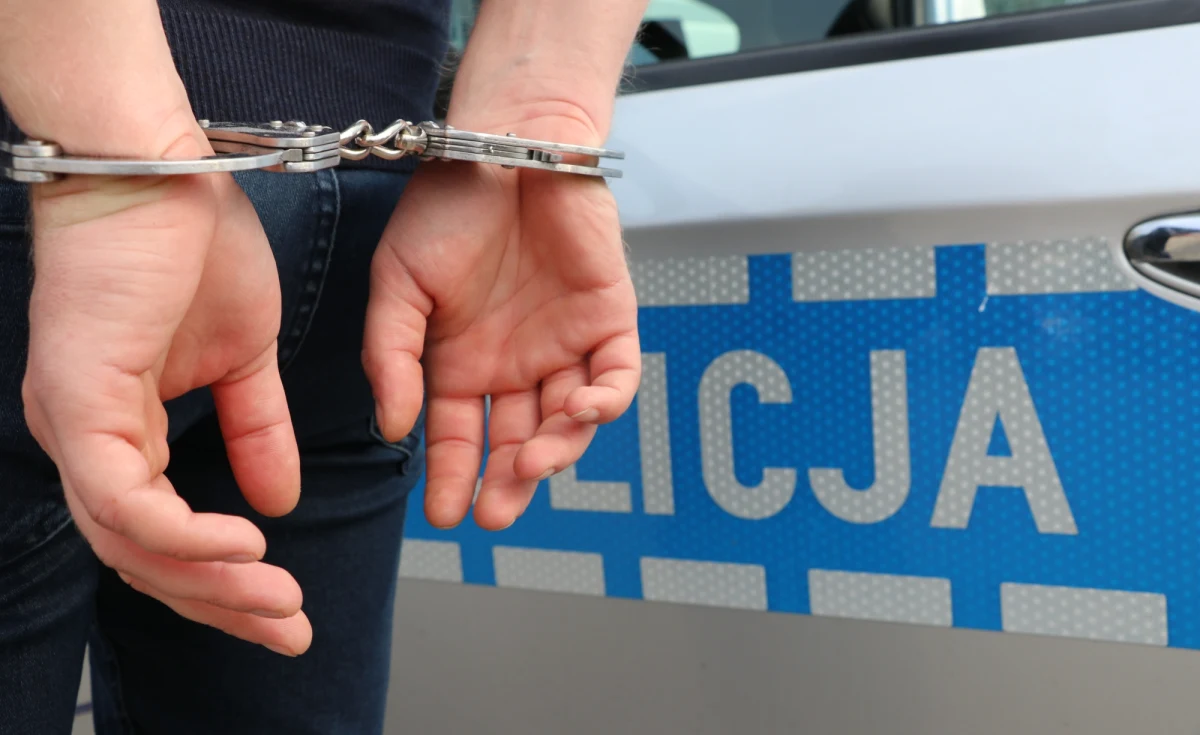 ​22-letni nożownik w Tychach zaatakował trzy osoby wychodzące z ogródków działkowych. Dwie osoby trafiły do szpitala. Napastnik trafił w ręce policjantów.