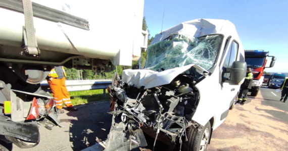 Samochód ciężarowy zderzył się z busem na S7 na wysokości Skarżyska-Kamiennej - podała Generalna Dyrekcja Dróg Krajowych i Autostrad. Ranne zostały cztery osoby z Białorusi.


