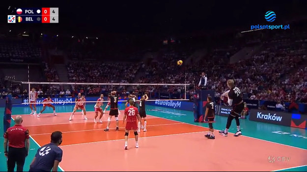 Polska reprezentacja wygrała z Belgią 3:0. "Biało-Czerwoni" z czterema zwycięstwami prowadzą w grupie A mistrzostw Europy.

Polska – Belgia 3:0 (25:18, 26:24, 25:16)

 