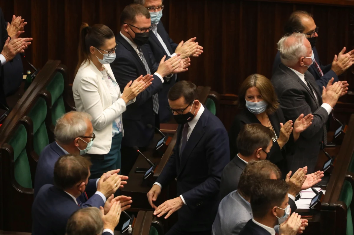 45 proc. badanych źle ocenia pracę premiera Mateusza Morawieckiego - wynika z sondażu IBRiS opublikowanego we wtorkowym wydaniu "Rzeczpospolitej".