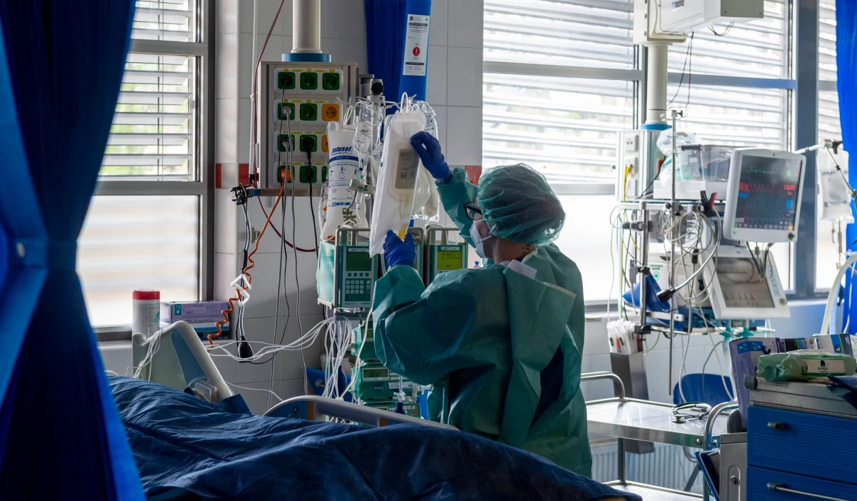 Mamy 406 nowych przypadków zakażenia koronawirusem. Rośnie liczba osób hospitalizowanych - w tej chwili to 570 pacjentów z Covid-19, w ciągu doby przybyło ich 41 - potwierdził RMF FM wiceminister zdrowia Waldemar Kraska. Według danych resortu 63 chorych korzysta z respiratorów. Zmarło 13 osób. 