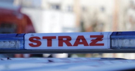 W ciężkim stanie do szpitala trafił 47-letni mężczyzna, którego auto, w nocy zapaliło się w trakcie jazdy. Mężczyzna płonąc, miał wybiegać z samochodu. 