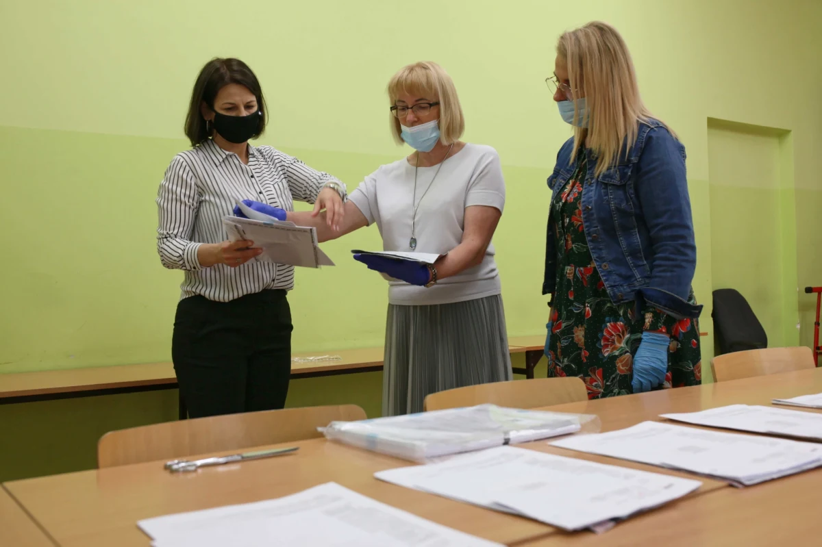 Nawet tysiąc złotych brutto podwyżki dla nauczycieli - od przyszłego roku szkolnego - obiecuje minister edukacji i nauki. W rozmowie z RMF FM Przemysław Czarnek - zapowiada zmianę organizacji pracy pedagogów. 