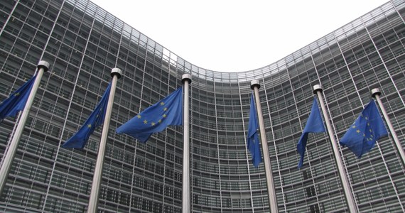 "Komisja Europejska blokuje bezprawnie Polsce fundusze i wnioskuje o kary. To akty agresji" - napisał we wtorek na Twitterze wiceminister sprawiedliwości Sebastian Kaleta. Jak dodał "organy UE po zatwierdzeniu budżetu UE ruszyły do bezprawnego ataku".