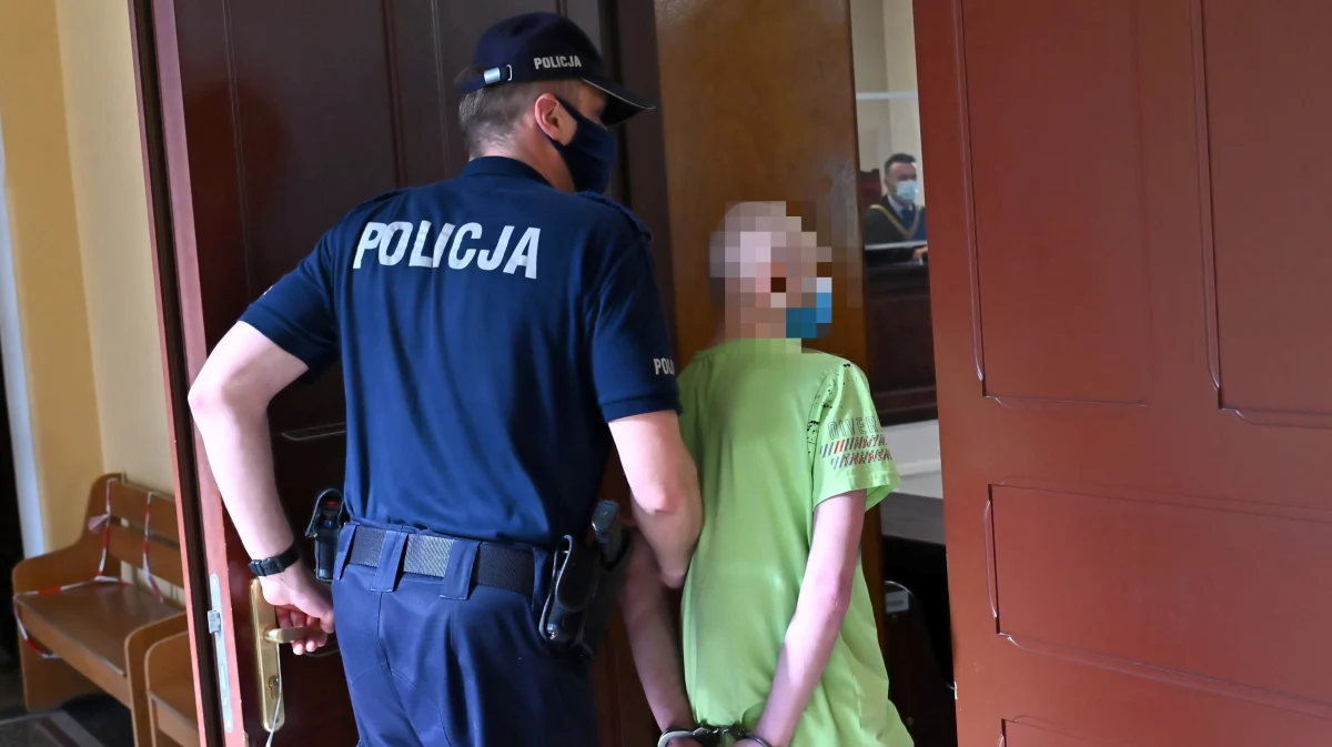 Jest wyrok ws. ataku nożem w ośrodku wychowawczym w Rewalu w Zachodniopomorskiem. Sąd Okręgowy w Szczecinie skazał na pięć lat więzienia młodego mężczyznę, który zranił 15-letniego kolegą. Wyrok jest nieprawomocny. 